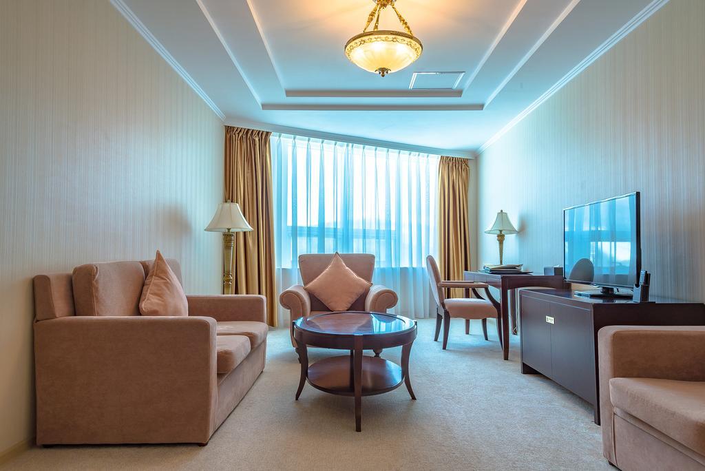 Mega Palace Hotel Yuzhno-Sakhalinsk Ngoại thất bức ảnh