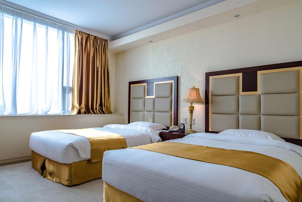 Mega Palace Hotel Yuzhno-Sakhalinsk Ngoại thất bức ảnh