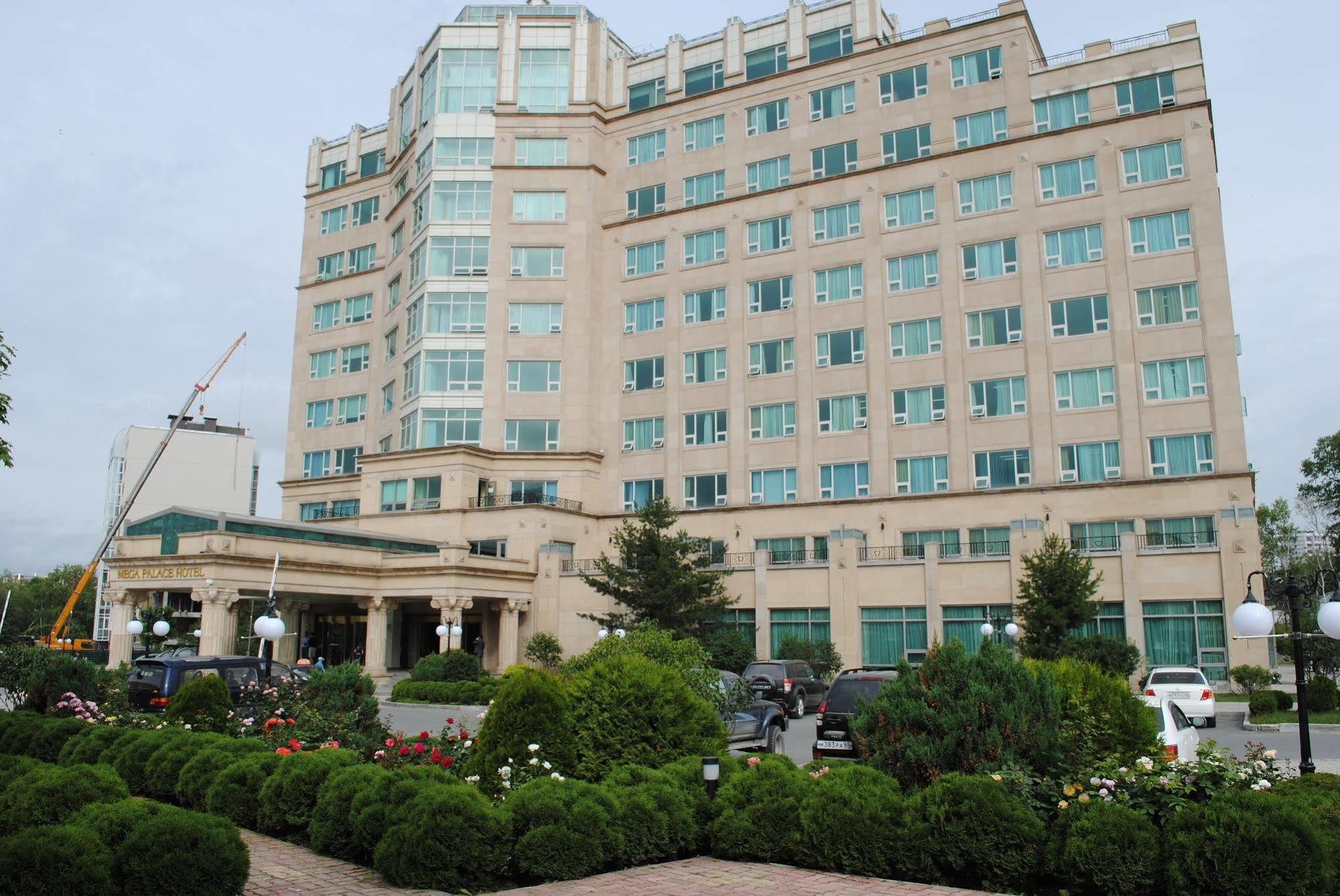 Mega Palace Hotel Yuzhno-Sakhalinsk Ngoại thất bức ảnh