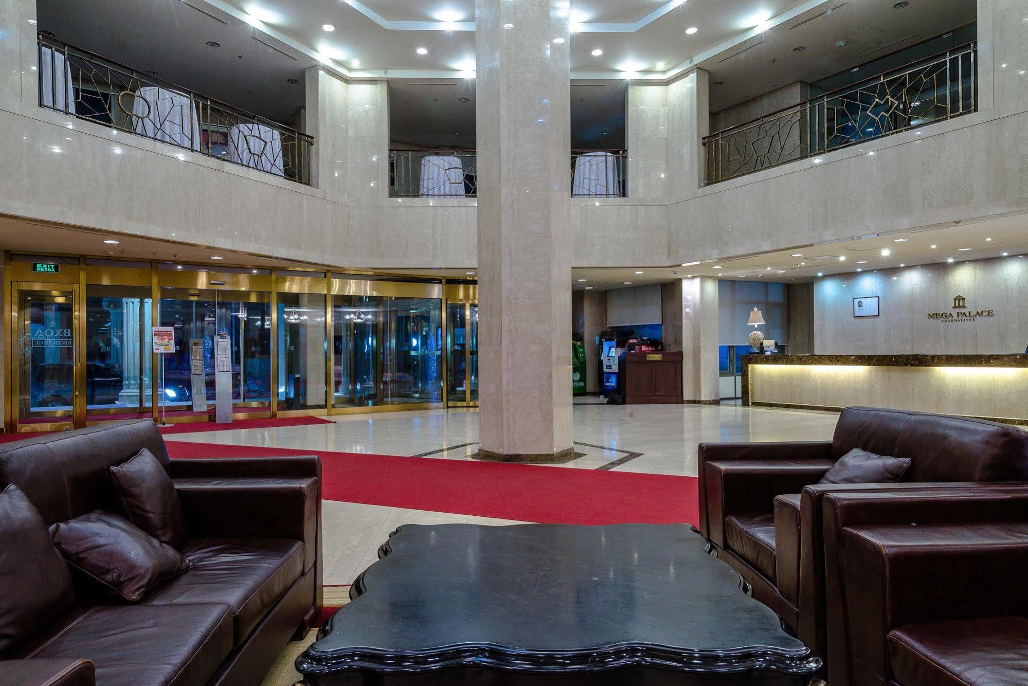 Mega Palace Hotel Yuzhno-Sakhalinsk Ngoại thất bức ảnh