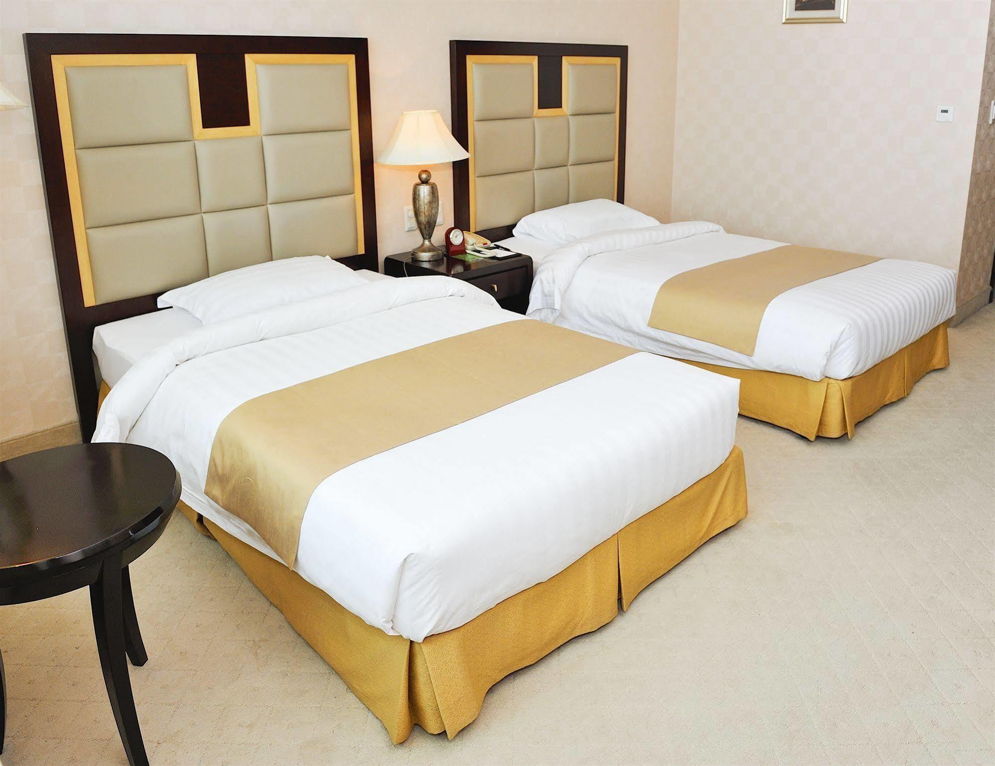 Mega Palace Hotel Yuzhno-Sakhalinsk Ngoại thất bức ảnh