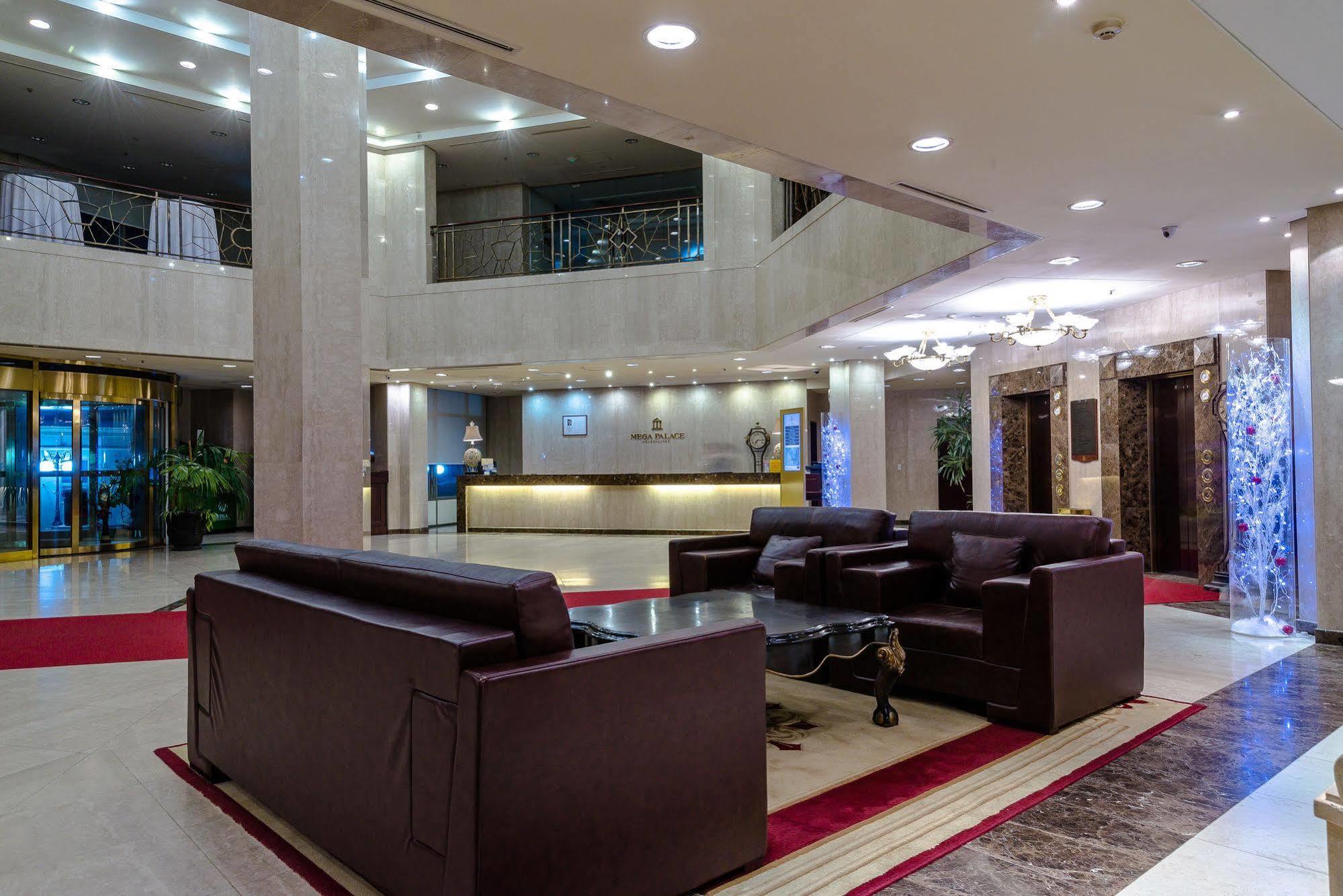 Mega Palace Hotel Yuzhno-Sakhalinsk Ngoại thất bức ảnh